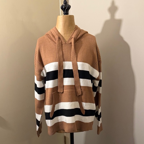 Design History Sweaters - Design History Tan and White Knit Hoodie